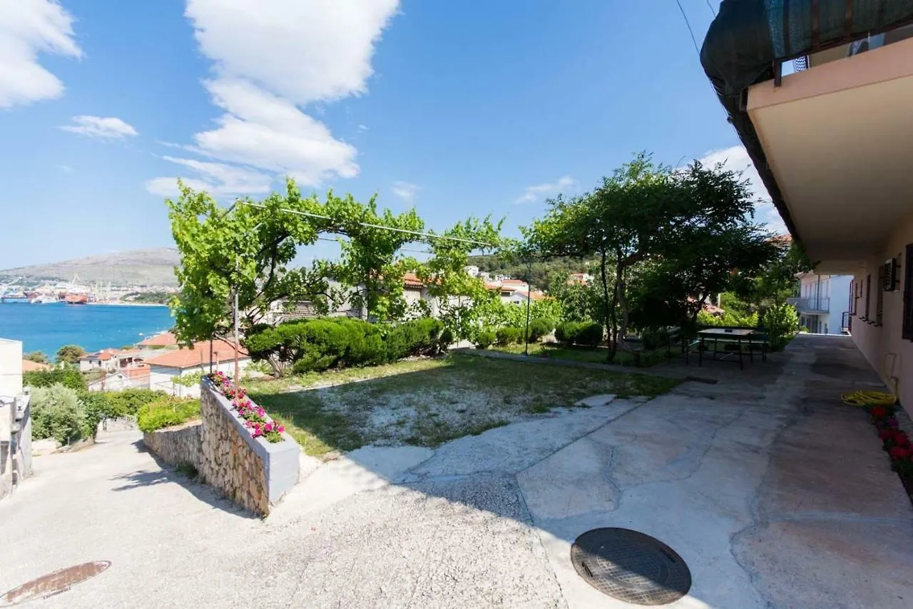 Apartment Ljube Trogir Kroatien