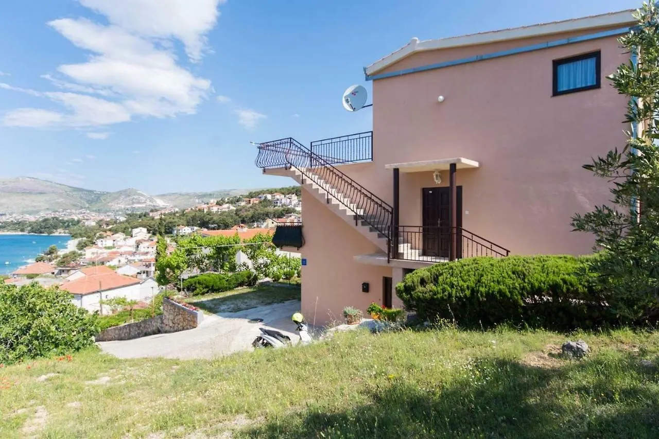Apartment Ljube Trogir 0*,